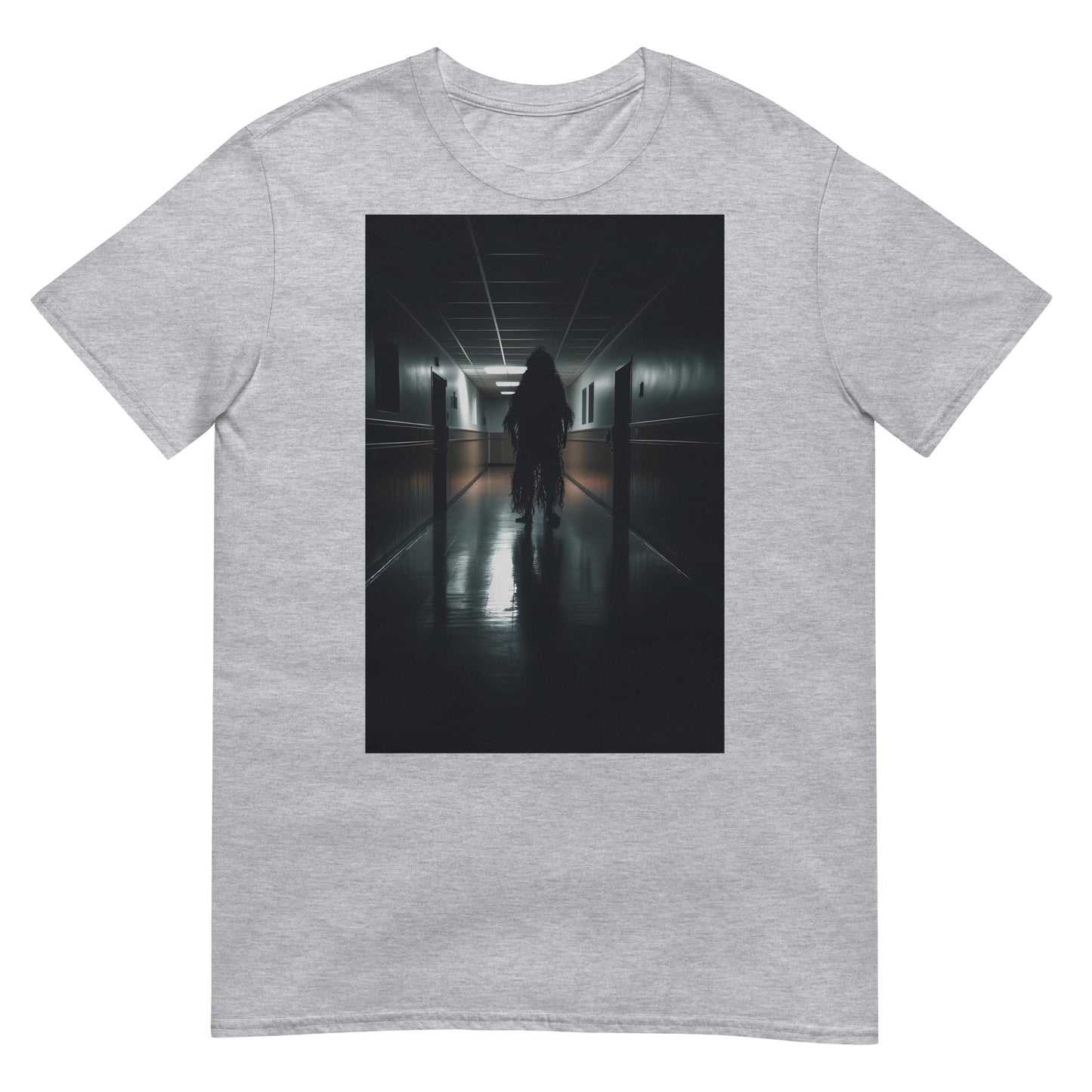 Gruselige Gestalt im Flur T-Shirt