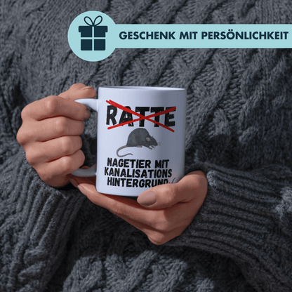 Ratte Nagetier mit Kanalisationshintergrund Kaffee Tasse